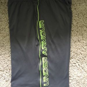Under Armour Boys Youth size L